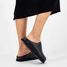 Carica l'immagine nel visualizzatore di Gallery, SCHOLL ICONIC Zoccolo con pelliccia Fae Studs donna