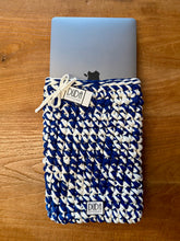 Carica l'immagine nel visualizzatore di Gallery, DUDA STITCHES Custodia per laptop fatta a mano
