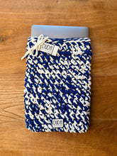 Carica l'immagine nel visualizzatore di Gallery, DUDA STITCHES Custodia per laptop fatta a mano