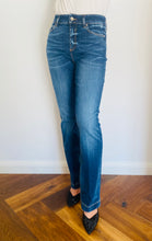 Carica l&#39;immagine nel visualizzatore di Gallery, LATINO&#39; JEANS Iris Jeans lavato con rotture donna
