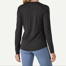 Carica l&#39;immagine nel visualizzatore di Gallery, PATAGONIA Long-Sleeved Capilene Cool Merino Blend Shirt donna
