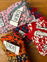 Carica l&#39;immagine nel visualizzatore di Gallery, DUDA STITCHES Custodia fatta a mano donna
