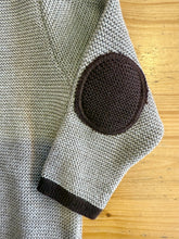 Carica l'immagine nel visualizzatore di Gallery, CREAZIONI CHIC Giacca in maglia abbottonata tirolese bimbo unisex
