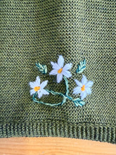 Carica l'immagine nel visualizzatore di Gallery, CREAZIONI CHIC Giacca in maglia abbottonata tirolese bimba
