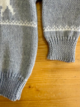 Carica l'immagine nel visualizzatore di Gallery, CREAZIONI CHIC Maglia jacquard tirolese con zip bimbo unisex
