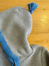 Carica l'immagine nel visualizzatore di Gallery, CREAZIONI CHIC Giacca in maglia con cappuccio tirolese bimbo
