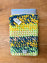 Carica l'immagine nel visualizzatore di Gallery, DUDA STITCHES Custodia per laptop fatta a mano
