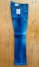 Carica l&#39;immagine nel visualizzatore di Gallery, LATINO&#39; JEANS Iris Jeans lavato con rotture donna
