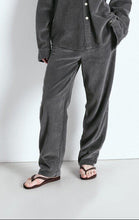 Carica l'immagine nel visualizzatore di Gallery, AMERICAN VINTAGE Pantaloni in velluto Padow donna
