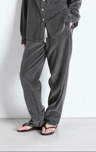Carica l'immagine nel visualizzatore di Gallery, AMERICAN VINTAGE Pantaloni in velluto Padow donna
