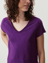 Carica l&#39;immagine nel visualizzatore di Gallery, AMERICAN VINTAGE T-shirt manica corta scollo V donna
