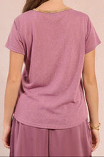 Carica l&#39;immagine nel visualizzatore di Gallery, MOLLY BRACKEN T-shirt con scollo a V iridato donna

