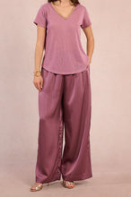 Carica l&#39;immagine nel visualizzatore di Gallery, MOLLY BRACKEN T-shirt con scollo a V iridato donna
