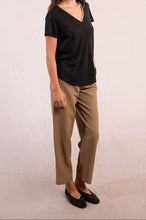 Carica l&#39;immagine nel visualizzatore di Gallery, MOLLY BRACKEN T-shirt con scollo a V iridato donna
