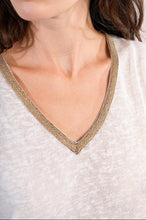 Carica l&#39;immagine nel visualizzatore di Gallery, MOLLY BRACKEN T-shirt con scollo a V iridato donna
