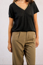 Carica l&#39;immagine nel visualizzatore di Gallery, MOLLY BRACKEN T-shirt con scollo a V iridato donna
