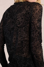 Carica l&#39;immagine nel visualizzatore di Gallery, MOLLY BRACKEN Top in pizzo motivo Paisley trasparente donna
