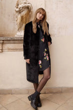 Carica l&#39;immagine nel visualizzatore di Gallery, MOLLY BRACKEN Cappotto lungo in pelliccia sintetica donna
