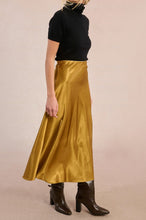 Carica l&#39;immagine nel visualizzatore di Gallery, MOLLY BRACKEN Gonna lunga in raso donna
