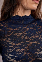 Carica l&#39;immagine nel visualizzatore di Gallery, MOLLY BRACKEN Top in pizzo semitrasparente donna
