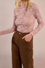 Carica l&#39;immagine nel visualizzatore di Gallery, MOLLY BRACKEN Top in pizzo semitrasparente donna
