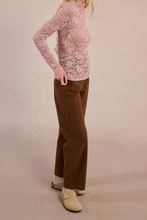 Carica l&#39;immagine nel visualizzatore di Gallery, MOLLY BRACKEN Top in pizzo semitrasparente donna
