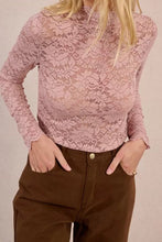 Carica l&#39;immagine nel visualizzatore di Gallery, MOLLY BRACKEN Top in pizzo semitrasparente donna
