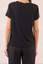 Carica l&#39;immagine nel visualizzatore di Gallery, MOLLY BRACKEN T-shirt con paillettes sullo scollo donna
