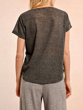 Carica l&#39;immagine nel visualizzatore di Gallery, MOLLY BRACKEN T-shirt con scollo a V dorato donna
