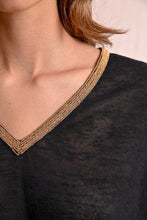 Carica l&#39;immagine nel visualizzatore di Gallery, MOLLY BRACKEN T-shirt con scollo a V dorato donna
