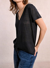 Carica l&#39;immagine nel visualizzatore di Gallery, MOLLY BRACKEN T-shirt con scollo a V dorato donna
