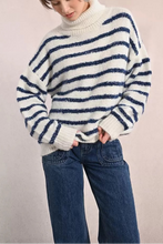 Carica l&#39;immagine nel visualizzatore di Gallery, MOLLY BRACKEN Maglia dolcevita con righe iridescenti donna
