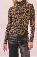 Carica l&#39;immagine nel visualizzatore di Gallery, MOLLY BRACKEN Dolcevita stampata sottile donna
