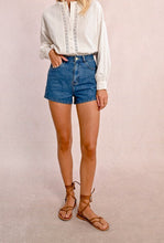 Carica l&#39;immagine nel visualizzatore di Gallery, MOLLY BRACKEN Shorts in denim donna
