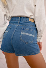Carica l&#39;immagine nel visualizzatore di Gallery, MOLLY BRACKEN Shorts in denim donna
