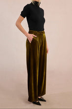 Carica l&#39;immagine nel visualizzatore di Gallery, MOLLY BRACKEN Pantaloni larghi in velluto donna
